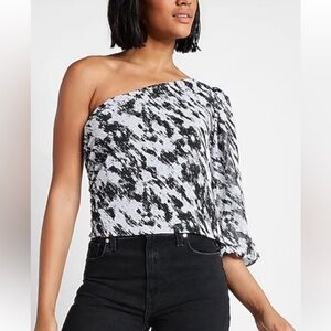 New Express One Shoulder Blouse With Sparkling Silver Specs EUC No Flaws